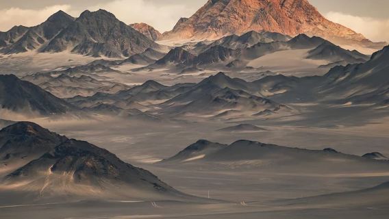 黑獨山+鳴沙山月牙泉+阿克賽博羅轉井影視基地一日遊【包車團】