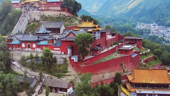 Se ofrece una excursión de un día a la montaña Wutai, el templo Foguang, el pico Dailuo, el pico Pusa y el templo Guanghua en Xinzhou, con servicio en inglés.