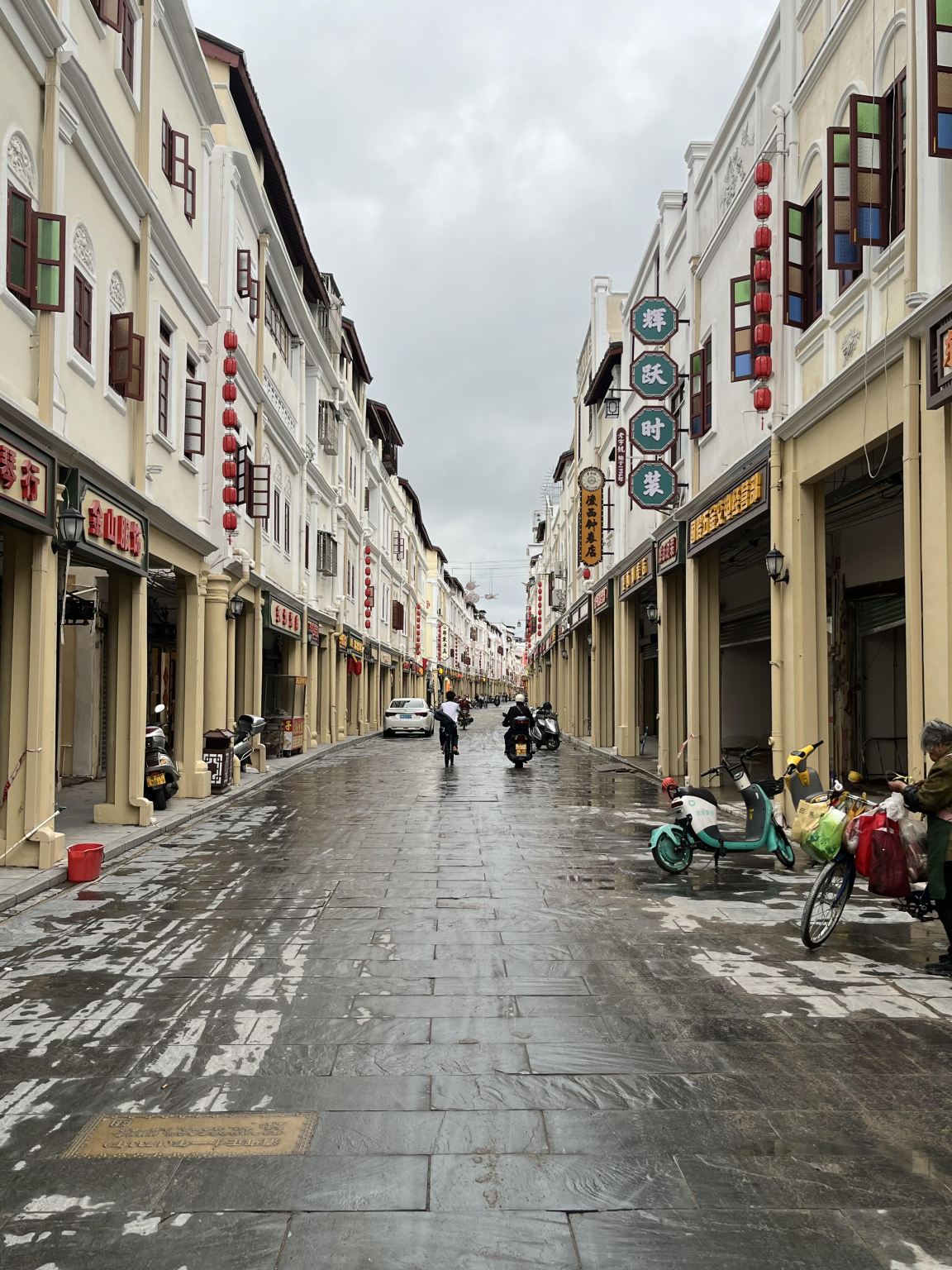 Meizhou Hakka Museum + Qianfo Pagoda + Songkou Ancient Town + Jiangbei Old Street Day Tour with English Service Available