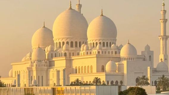 Louvre Abu Dhabi + Kampung Budaya + Istana Presiden + Hotel Emirates Palace + Masjid
