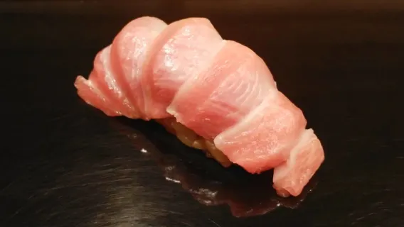 ซูชิโอะมากาเสะในโตเกียว|ซูชิ ริวสุเกะ|เชฟเก่ากินซ่า Kyubey, เคาน์เตอร์ 7 ที่นั่ง
