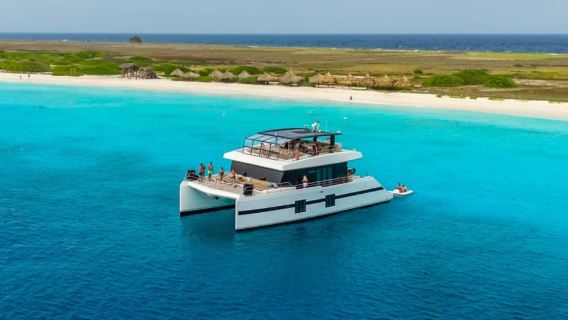 Willemstad: Klein Curaçao Catamaran Yacht Tour