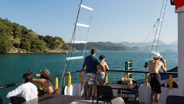 Paraty Bay: Islands & Beaches Boat Tour with Snorkeling