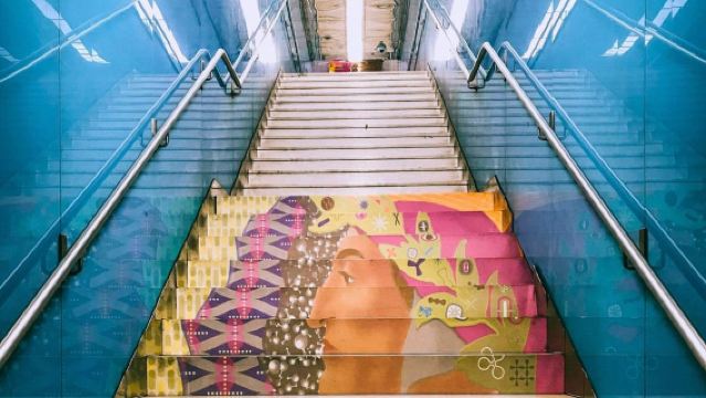 Napels: rondleiding door de kunstenaarsbuis op lijn 1 naar Toledo