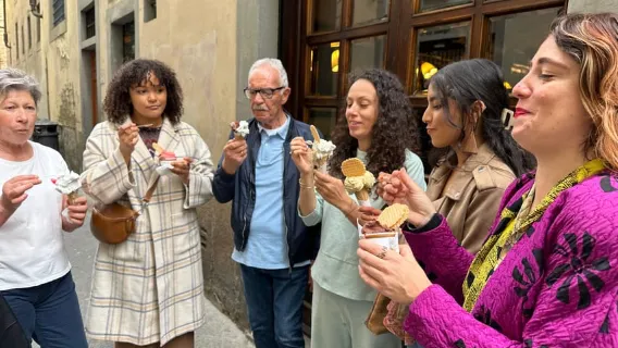 Firenze: Street Food Tour con guida enogastronomica e locale