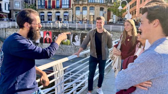 Bilbao: Pintxos and Wine Tasting Tour with Local Guide