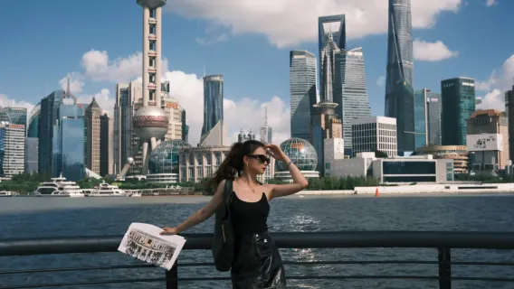 Shanghai Bund Trip Moments[Fotoshooting mit professionellem Fotografen für 1-5 Stunden inklusive aller Fotos – Wahlweise am Peace Hotel oder der Waibaidu-Brücke – Trip Moments]