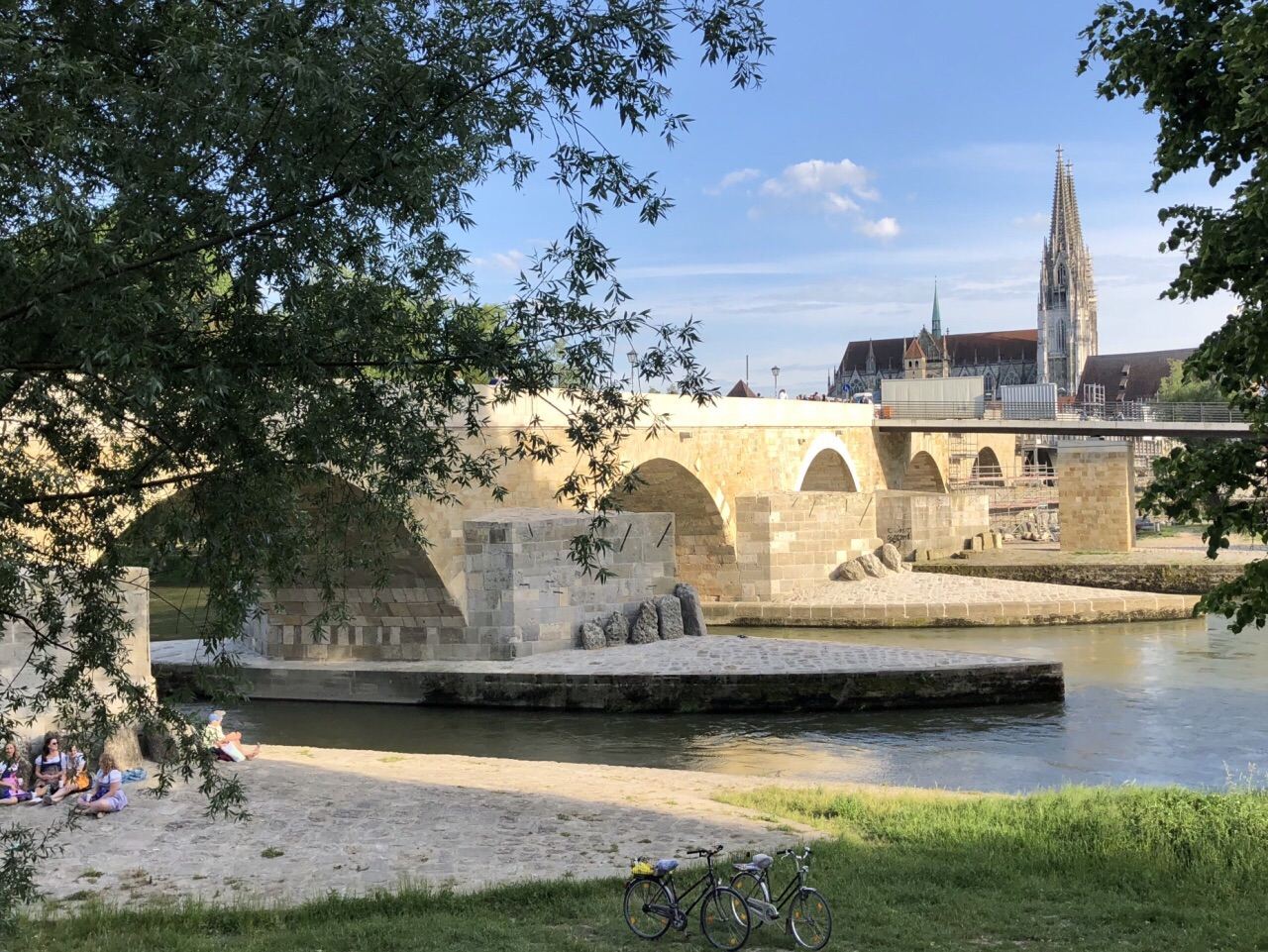 Ponte di pietra + Duomo di Ratisbona + un tour di un giorno a scelta