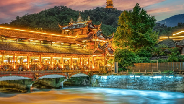 【熊貓谷+鍾書閣（融創茂廣場店）+仰天窩+都江堰/藍眼淚】2-8人一日純玩團