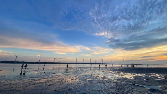 Taichung, Taiwan, China: Gaomei Wetlands + Sun Moon Lake Special Tour