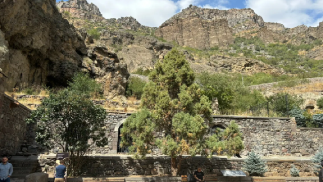 Penterjemah profesional Yerevan, Armenia | Pemandu pelancong tempatan | Teman perniagaan | Penterjemah pameran | Lawatan bebas | Perancangan perjalanan tersuai