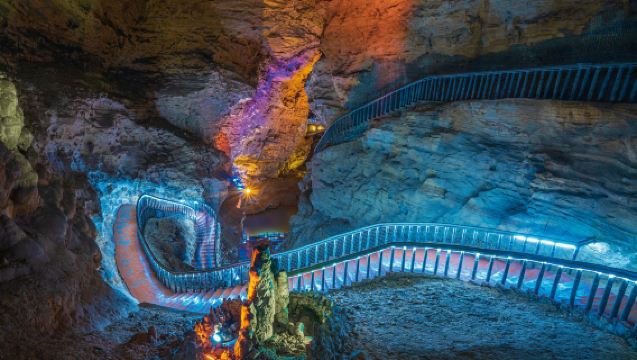 Zhangjiajie Private Charter Day Tour: Zhangjiajie Grand Canyon Scenic Area + Yellow Dragon Cave (Challenge the Glass Bridge, Explore the Underground Dragon Palace)