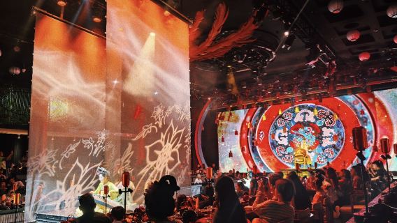 Pengalaman Jamuan Mewah Ratu Wu Luoyang (Cabang Xigong) (Jamuan istana ratu imersif + Pertunjukan musik dan tari Dinasti Tang yang makmur + Hidangan langka istana kerajaan + Berganti pakaian bergaya Dinasti Tang kuno)