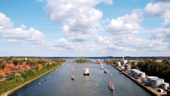Kiel / Bahnhofsbrücke: Hafenrundfahrt inkl. Marine-Ehrenmal Laboe
