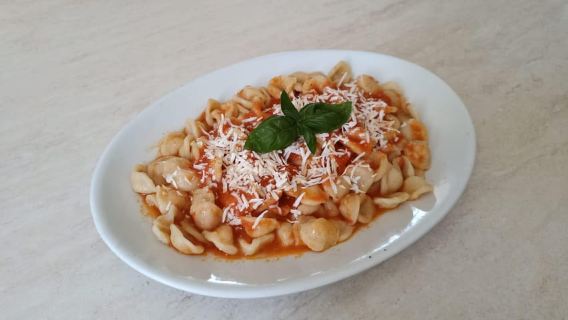 Ostuni: Make pasta with my family in our country home!