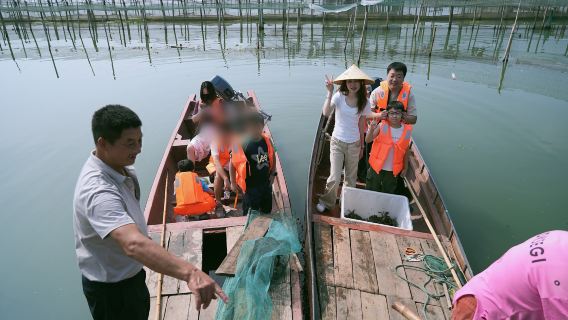 Crab adventure at Lake Yangcheng: Yangcheng Lake Lotus Island hairy crab 1-day tour | Small group tour