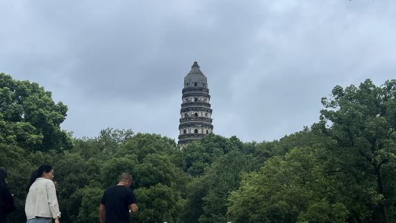 [Sword Pool at Tiger Hill(Huqiu) Scenic Area] Suzhou Tiger Hill(Huqiu) Scenic Area 2-hour in-depth guided tour · thousand-year-old Tiger Hill(Huqiu) Scenic Area Pagoda