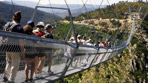 Passeio de caminhada pela Ponte 516 Arouca e Passadiços do Paiva em Porto, Portugal, em grupo pequeno com refeição incluída