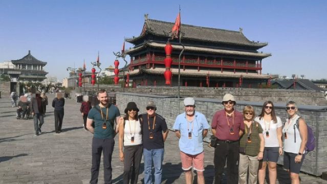 Xi'an stadsmuur + Hui Moslimstraat + Klok- en Trommeltorenplein + Tang Paradise Nachtmarkt eendaagse tour [kleine groep van 2-6 personen]