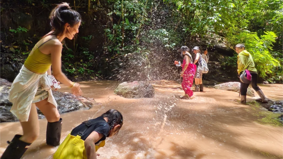 escursione nella foresta pluviale della montagna Jinuo a Xishuangbanna, tour di un giorno|Regalo di Dai Dance|Tiro con l'arco altalena zattera di bambù pioggia nella foresta pasto