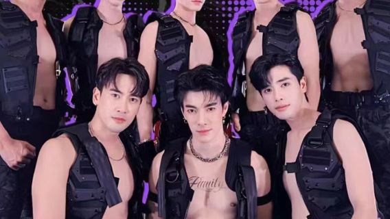 Круизный лайнер Oriental Princess в Паттайе, ресторан для мужчин-моделей Oriental Carnival Hai Tian Sheng Yan на палубе третьего этажа.