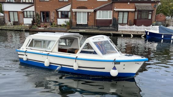 7 Seater Picnic Boat - Hire By The Hour