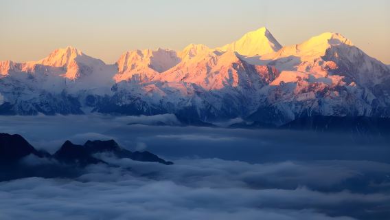 Depart from Chengdu: Niubei Mountain one-day tour(The Most Beautiful 360-degree Viewing Platform|Snow Mountain|Sea of Clouds