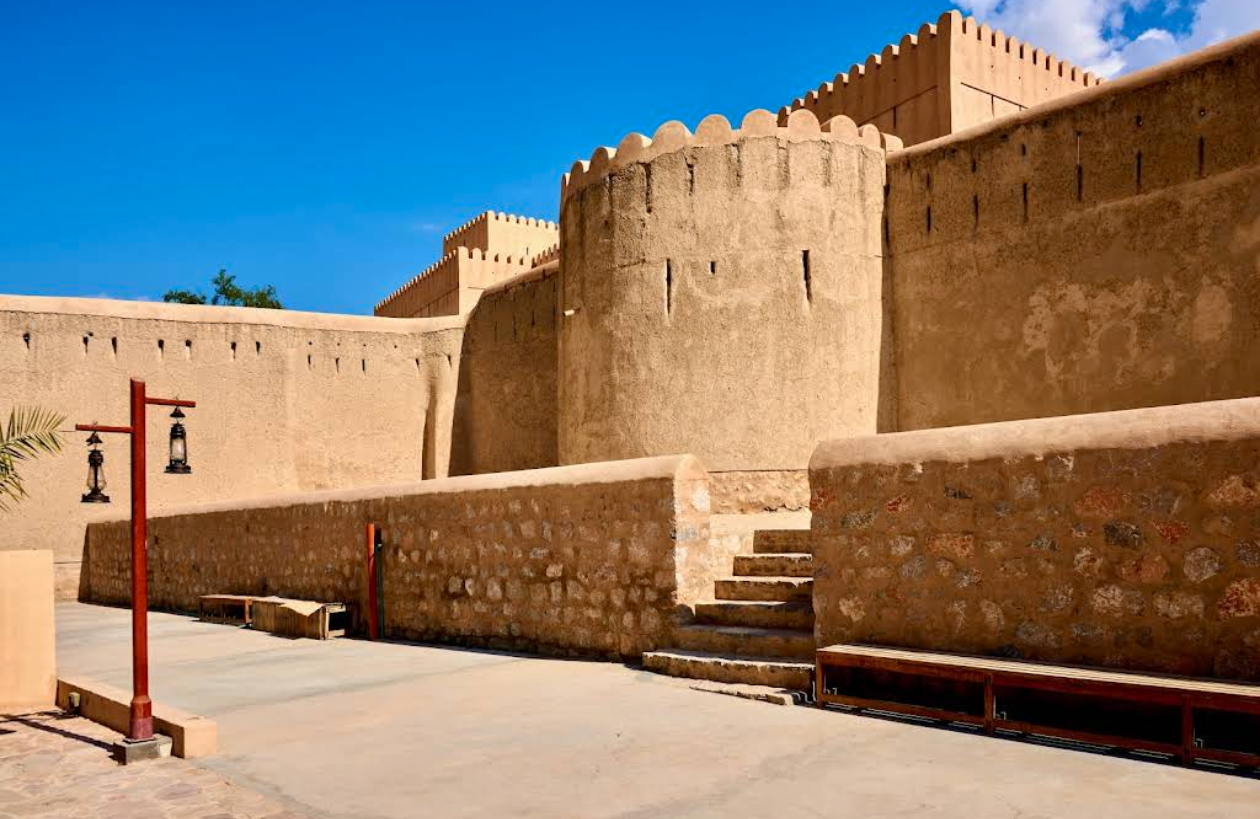 Tour privato da Muscat al Forte di Nizwa in Oman con andata e ritorno