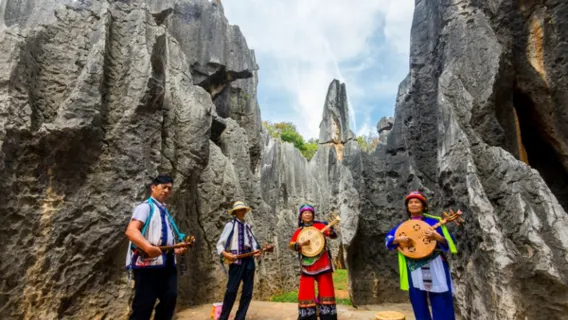 Bosque de Piedra de Kunming + Almuerzo de pato asado de Yiliang + grupo privado musulmán en la aldea Hui y la mezquita