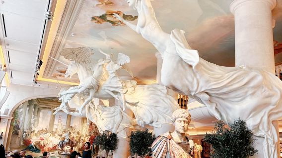 Tempahan tempat duduk restoran viral Bacchanalia Mayfair di London, UK