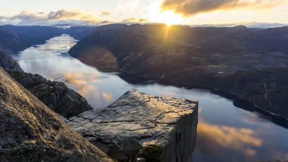 Stavanger: Preikestolen (Pulpit Rock) Hike with Local Guide