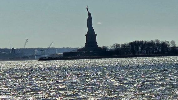 New York: tour guidato del Memoriale dell'11 settembre, di Wall Street e del porto marittimo