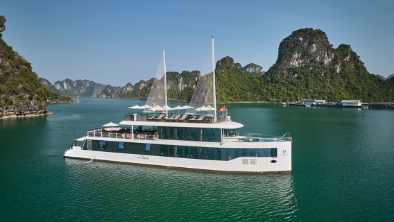 Jadesails 5-Star Cruise: 1-day tour to Ha Long Bay + Departure from Hanoi + Buffet lunch + Kayaking