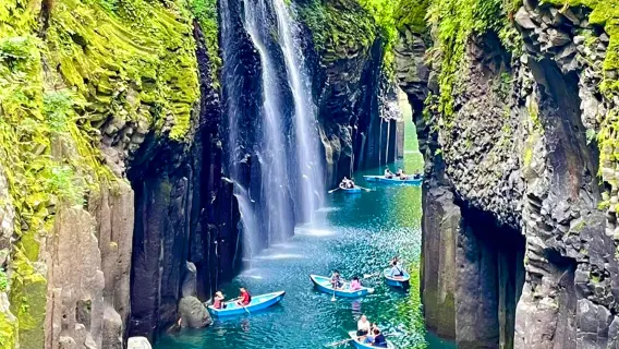 Kyushu Miyazaki Takachiho Gorge Boat Experience + Aso Volcano + Kusasenri 1-day Tour with Complimentary Beef Lunch