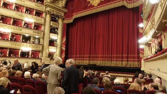 Galleria Vittorio Emanuele II + Katedral Milan + Piazza del Duomo + Istana Kerajaan Milan