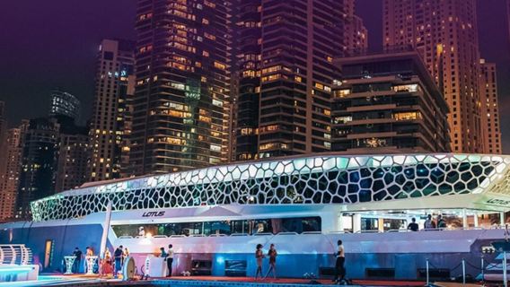 Crucero con cena @ Mega Yacht Marina en modalidad compartida (bebidas sin alcohol opcionales o alcohol ilimitado)