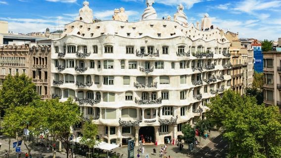 บาร์เซโลนา: ทัวร์ชม Casa Milà พร้อมไกด์นำเที่ยวช่วงเช้าตรู่