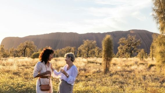 Uluru: Sunset Tour + Transfers + Sparkling Wine & Light Snacks