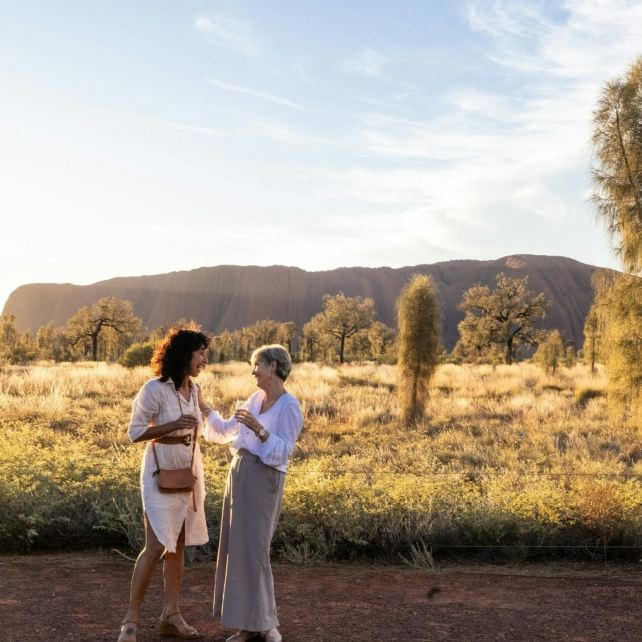 Uluru : visite au coucher du soleil + transferts + vin pétillant et en-cas légers