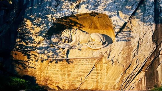 湖光山色與中世紀古城的完美交融，一日盡攬瑞士經典