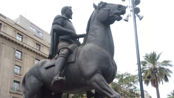 Tour a piedi nel quartiere storico di Santiago del Cile con piccolo gruppo di massimo 10 persone