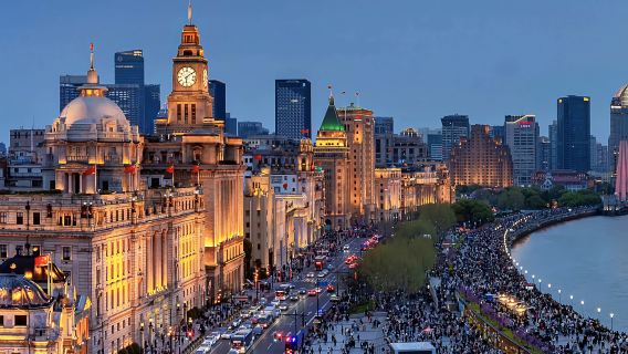Tour privato di un giorno a Shanghai: Shanghai Tower + Giardino Yuyuan + Tempio del Dio della Città + Bund, inclusi guida in inglese, auto e biglietto d'ingresso