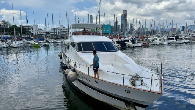 Location de yacht à Hong Kong - Yacht de luxe occidental de 80 pieds (capacité de 40 personnes) - Sortie en mer en groupe - KTV sur yacht - Fête aquatique/Activité familiale/Réunion d'affaires
