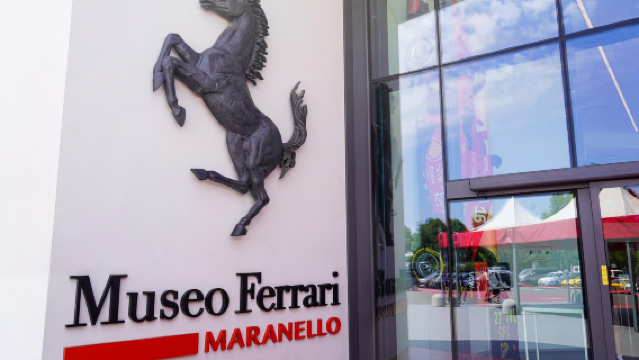 Museo Ferrari Maranello + Experiencia de cambio de neumáticos de F1 y foto conmemorativa (experiencia inmersiva desde la perspectiva del equipo de mecánicos)