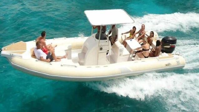 Hurghada Private Speed Boat Tours for 4 Hours –Option to Dolphin House OR Orange Bay Islands