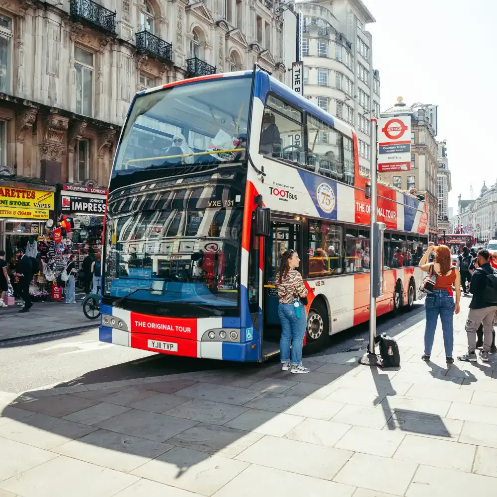 イギリス・ロンドンの乗り降り自由の観光バスツアー Tootbus London
