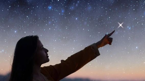 Grupo de observación de estrellas en el Pico del Teide de Tenerife | Puesta de sol sobre el mar de nubes + visita guiada con explicaciones astronómicas + cena típica canaria