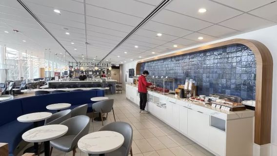 Canada YUL Pierre Elliott Trudeau international airport/VIP lounge pass/waiting/transfer/rest