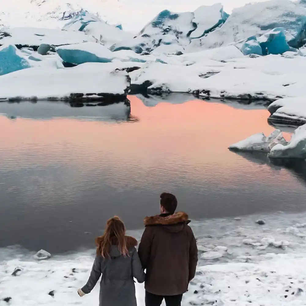 冰島水晶藍冰洞半日遊|瓦特納冰川超級吉普體驗|專業冰川導遊| Trip.com