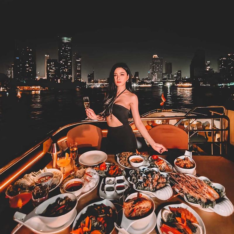 Paseo nocturno por el Río Chao Phraya en Bangkok, Tailandia [Royal Galaxy|Celebrity Constellation|Oberlin|cena buffet